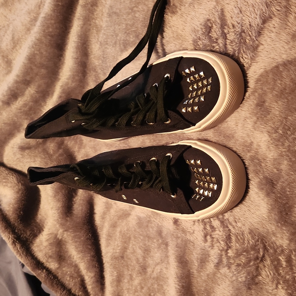Torrid Black Skull High Top Sneaker  Size   8.5